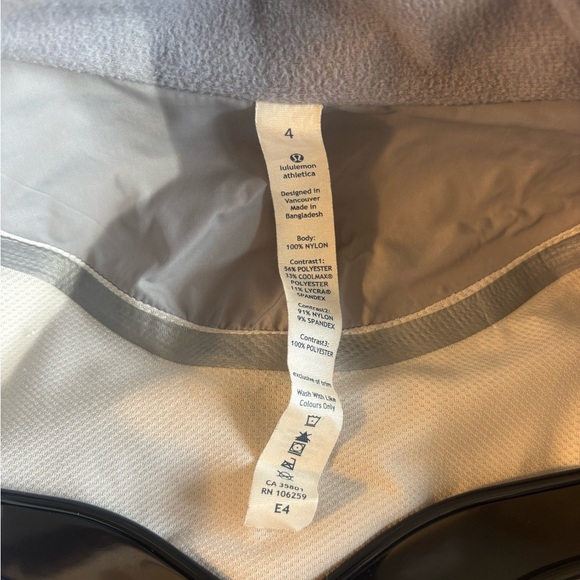 Lululemon Make it Rain Gray Women's Jacket Size 4 - Picture 9 of 10